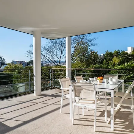 Apartment 2-br With Terrace & Swimming Pool