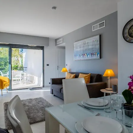 2-br With Terrace & Swimming Pool